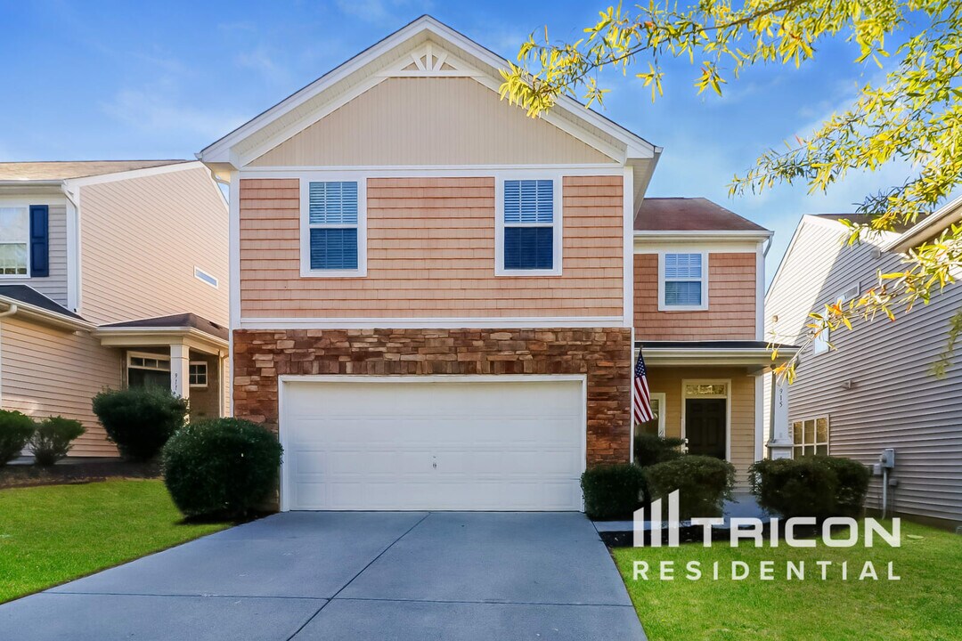 915 Old Forester Ln in Charlotte, NC - Building Photo