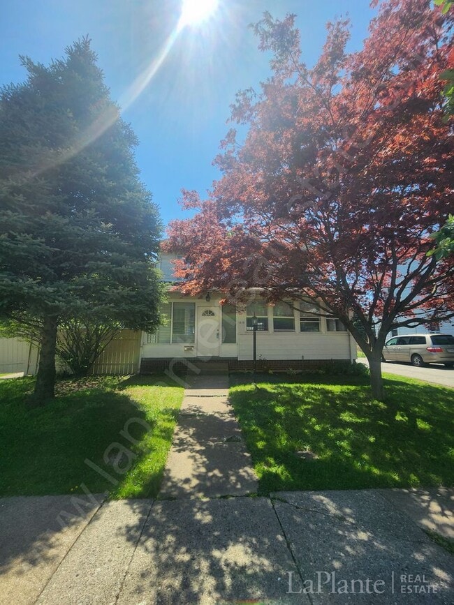 property at 1319 Rollins Rd