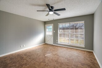 6702 Esther Dr in Austin, TX - Building Photo - Building Photo