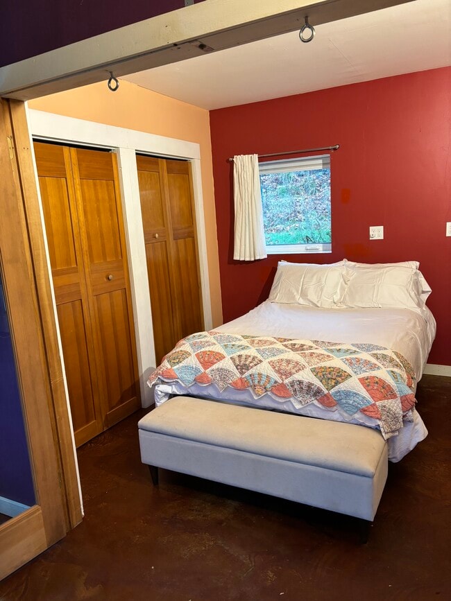 2745 SE Bloomfield Rd, Unit Garage apartment in Shelton, WA - Building Photo - Building Photo