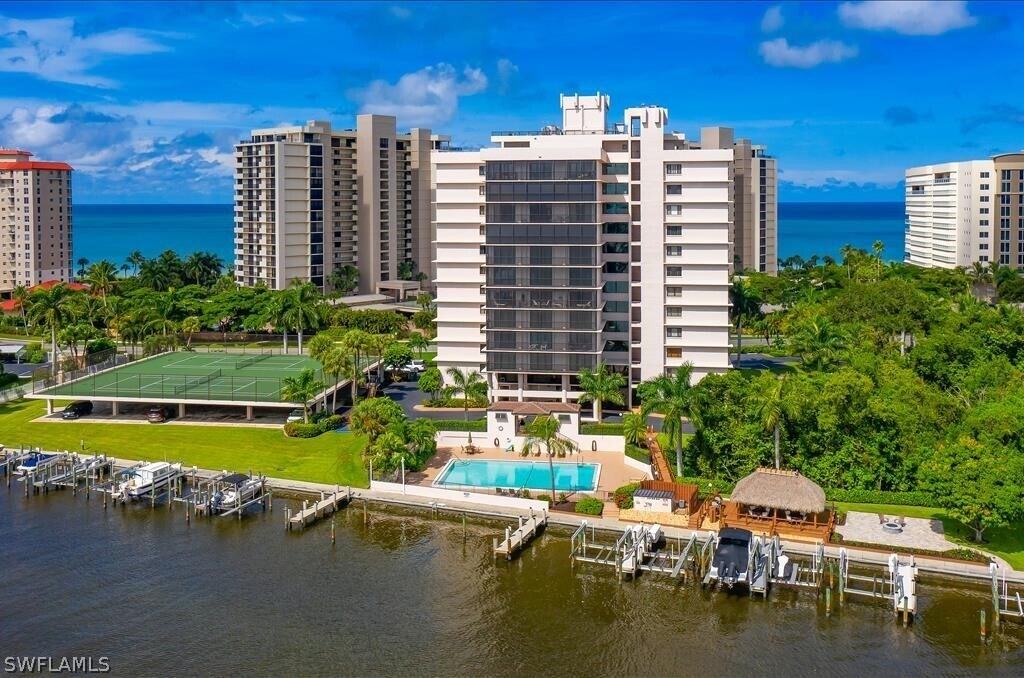 11030 Gulf Shore Dr in Naples, FL - Building Photo