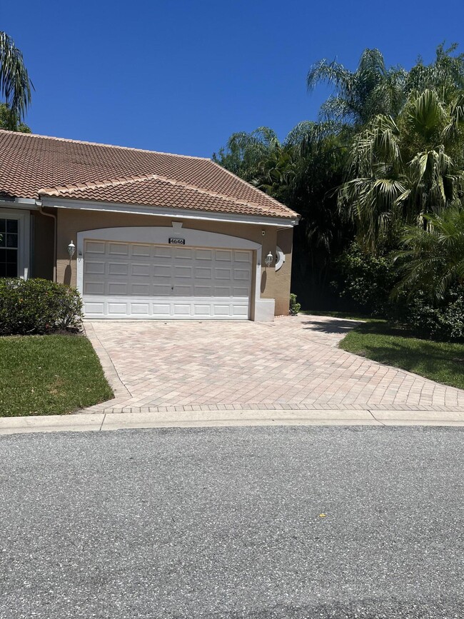 4646 Carlton Golf Dr in Wellington, FL - Building Photo - Building Photo