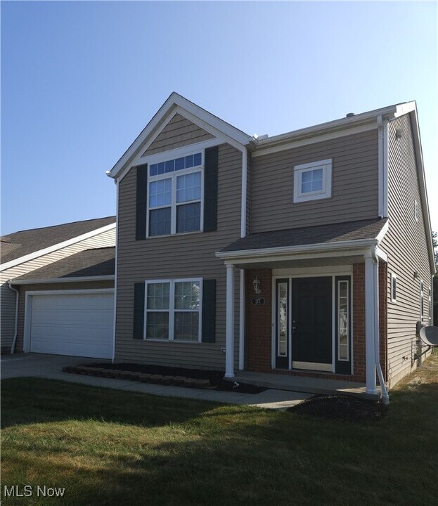 37 Eastpointe Dr in Tallmadge, OH - Building Photo