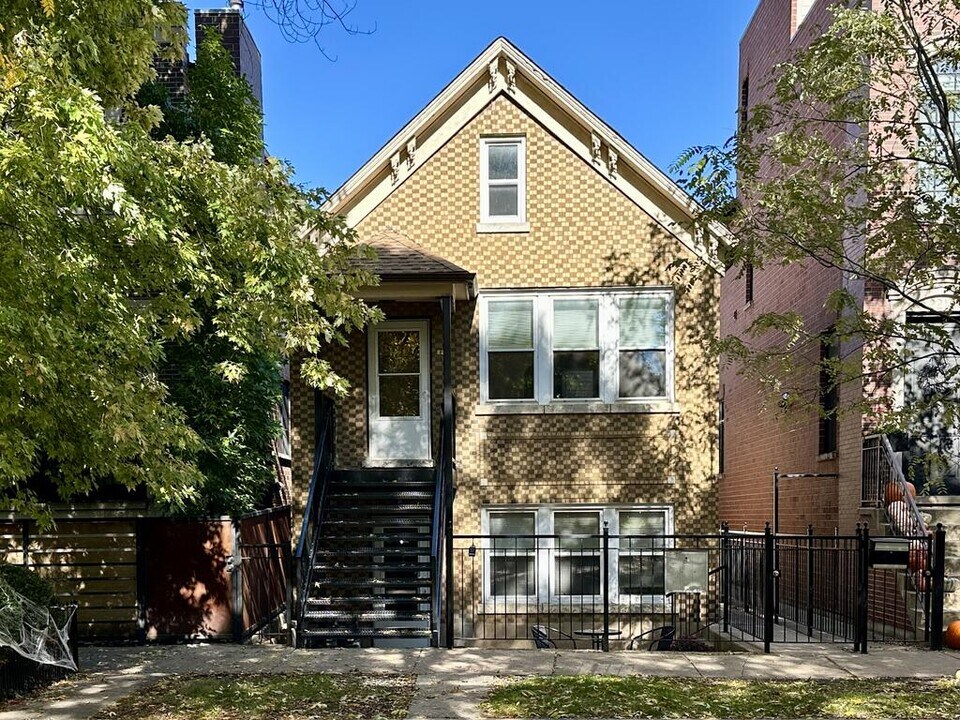 2220 W Homer St, Unit M09H in Chicago, IL - Building Photo