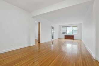 32 Cathedral Ave in Hempstead, NY - Building Photo - Building Photo