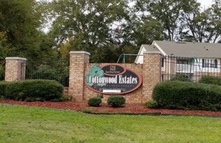 Cottonwood Estates in Jackson, AL - Building Photo
