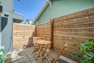 547 Highland Dr in Seattle, WA - Building Photo - Building Photo