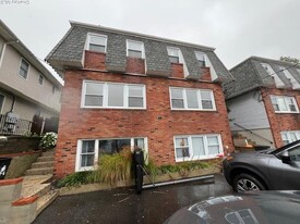 1 Inwood Rd in Port Washington, NY - Building Photo