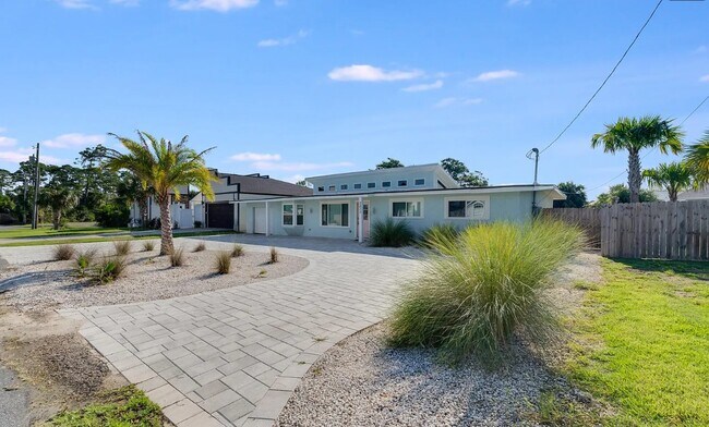 3511 Treasure Cir in Panama City, FL - Foto de edificio - Building Photo