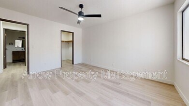 207 E Arbor Ave in Bismarck, ND - Foto de edificio - Building Photo