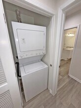 2969 Kelton Ave, Unit 301 in Los Angeles, CA - Foto de edificio - Building Photo