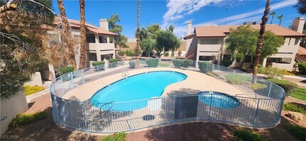 825 Rock Springs Dr in Las Vegas, NV - Building Photo - Building Photo