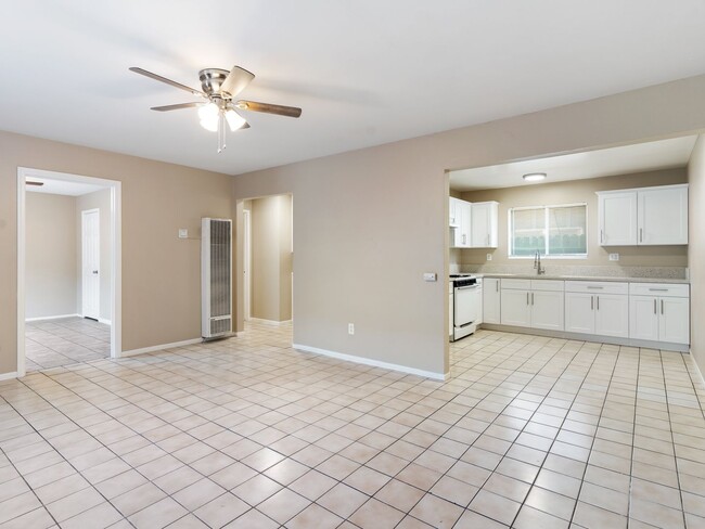 1050 Gaviota Ave, Unit 06