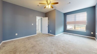 7499 Hindon Cir-Unit -201 in Windsor Mill, MD - Building Photo - Building Photo