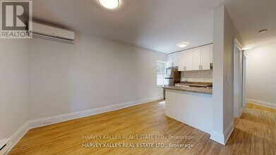 1065 Bathurst St in Toronto, ON - Building Photo - Building Photo