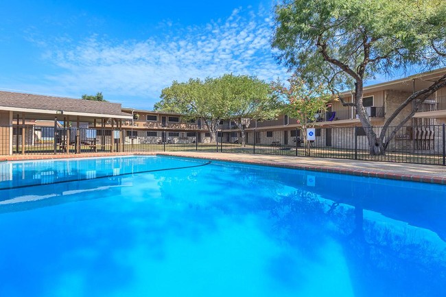 Park Terrace Apartments in San Antonio, TX - Foto de edificio - Building Photo