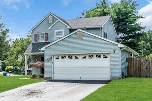 6 Cattail Dr in Howell, NJ - Building Photo