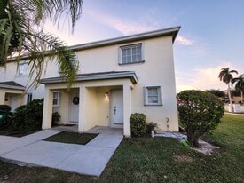 19340 SW 103rd Ct in Cutler Bay, FL - Building Photo