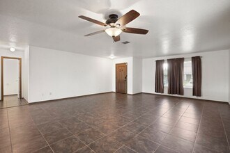 668 NW Crossing Dr in New Braunfels, TX - Building Photo - Building Photo