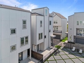 8409 Hempstead Rd in Houston, TX - Building Photo - Building Photo