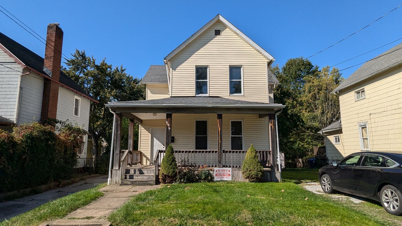 656 Kling St in Akron, OH - Foto de edificio