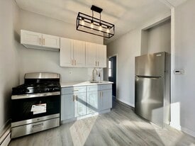 81 Brookdale Ave, Unit 5 in Newark, NJ - Building Photo