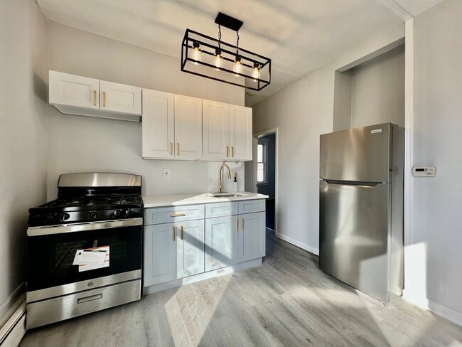 81 Brookdale Ave, Unit 5