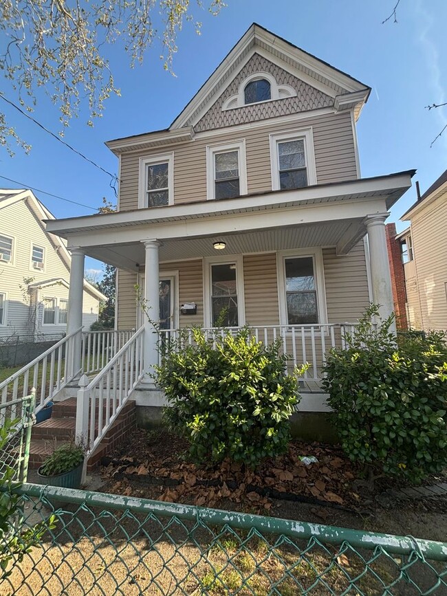 property at 711 E 28th St