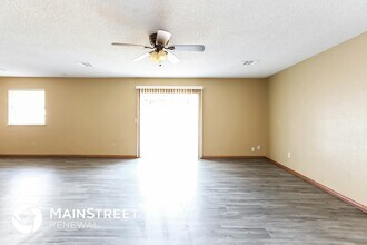 8817 NW 82nd St in Oklahoma City, OK - Foto de edificio - Building Photo