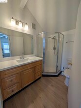 1021 Arlington Way in Brentwood, CA - Building Photo - Building Photo