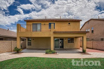21116 Alma Dr in Maricopa, AZ - Foto de edificio - Building Photo