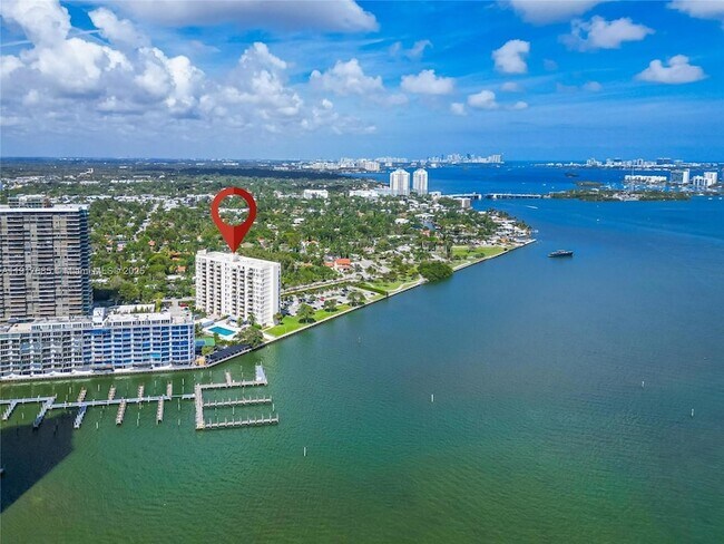 880 NE 69th St, Unit 10R in Miami, FL - Foto de edificio - Building Photo