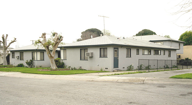 325 N Beverly Ct in Ontario, CA - Foto de edificio - Building Photo