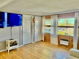 280 S Bayview Ave in Amityville, NY - Building Photo