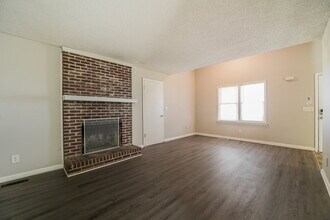 44 Arnold Rd in Cartersville, GA - Foto de edificio - Building Photo