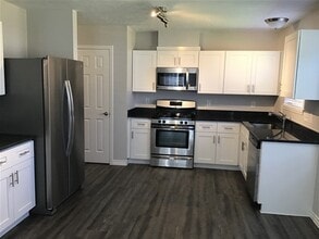 5026 Chase Stone Dr in Bacliff, TX - Building Photo - Building Photo