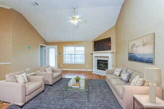 814 Courtside Dr W, Unit 3 in League City, TX - Building Photo - Building Photo