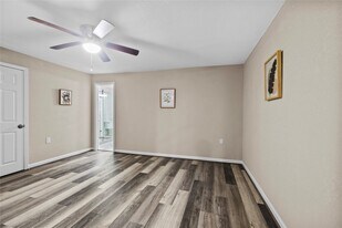 10613 Chadwick St in Houston, TX - Building Photo