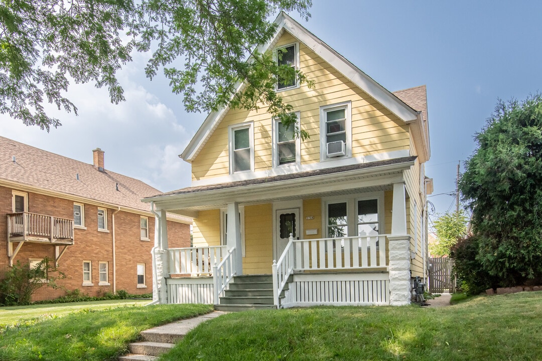 3708 E Somers Ave, Unit 3708 A in Cudahy, WI - Foto de edificio