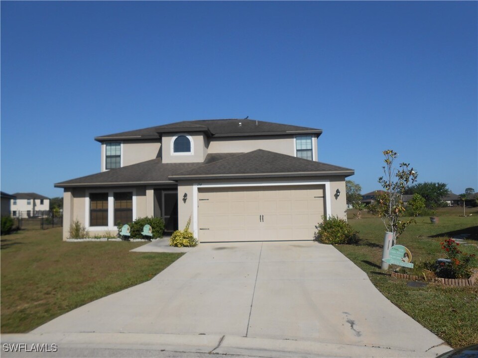 154 Shadowview Ct in Lehigh Acres, FL - Building Photo