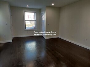 476 Fulton St, Unit 1 in Medford, MA - Building Photo - Building Photo