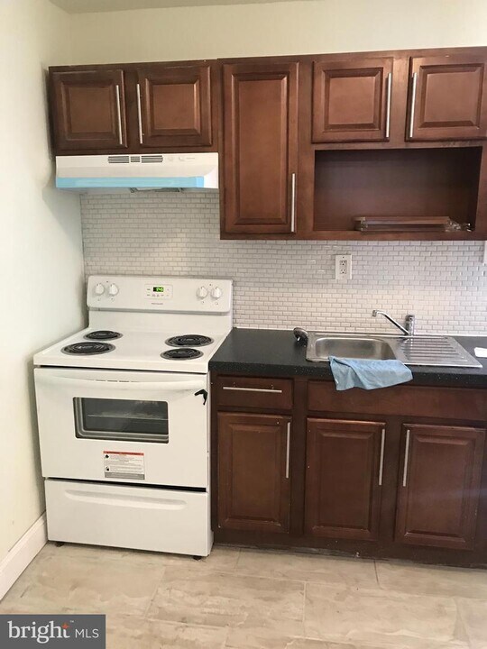 5222 Arch St-Unit -1 in Philadelphia, PA - Building Photo