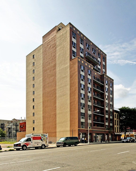 2205 Third Ave in New York, NY - Foto de edificio