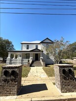 457 Grove St in West Point, MS - Building Photo