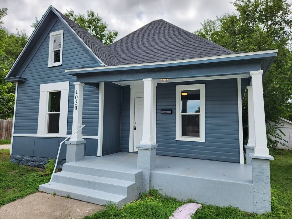 1020 W Hovey St in Springfield, MO - Building Photo