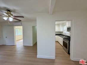 221 S Kenwood St in Glendale, CA - Building Photo - Building Photo