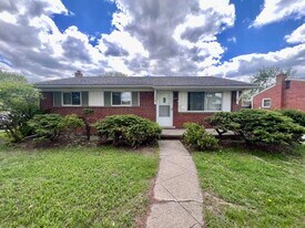 2252 Winston Dr in Sterling Heights, MI - Building Photo