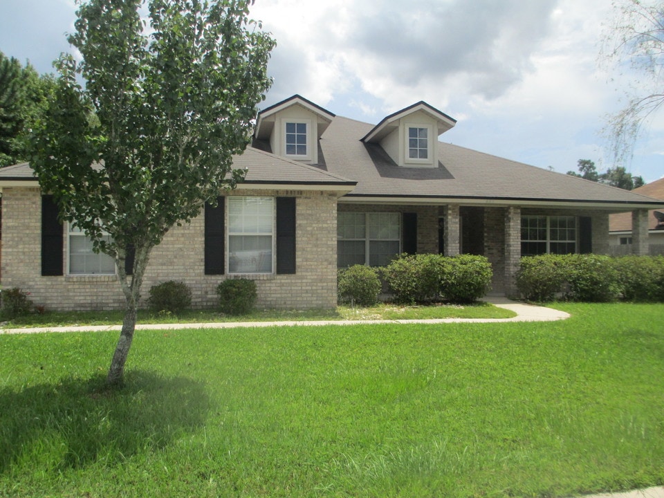 685 Camp Francis Johnson Rd in Orange Park, FL - Building Photo