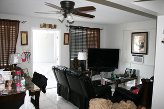 720 S Broadway in Lantana, FL - Building Photo - Interior Photo