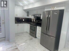 5349 Tenth Line W in Mississauga, ON - Building Photo - Building Photo